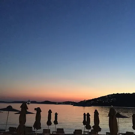 מלון Agia Anna Beachfront Boutique 3*